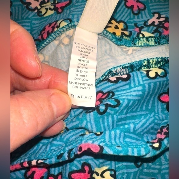 Lularoe TC blue ditsy floral legging. Perfect Summer floral! NWOT - Picture 4 of 6